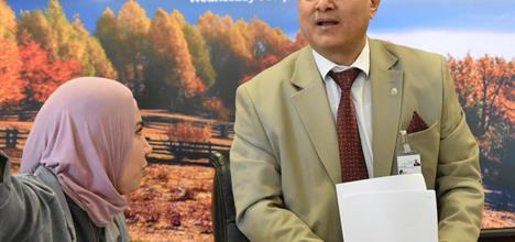 لقاء عميد الكلية أ.د. عزيز مع العميدة المحلية ومساعد العميد و أعضاء هيئة التدريس في كلية اللغات في فرع الجامعة في الكويت