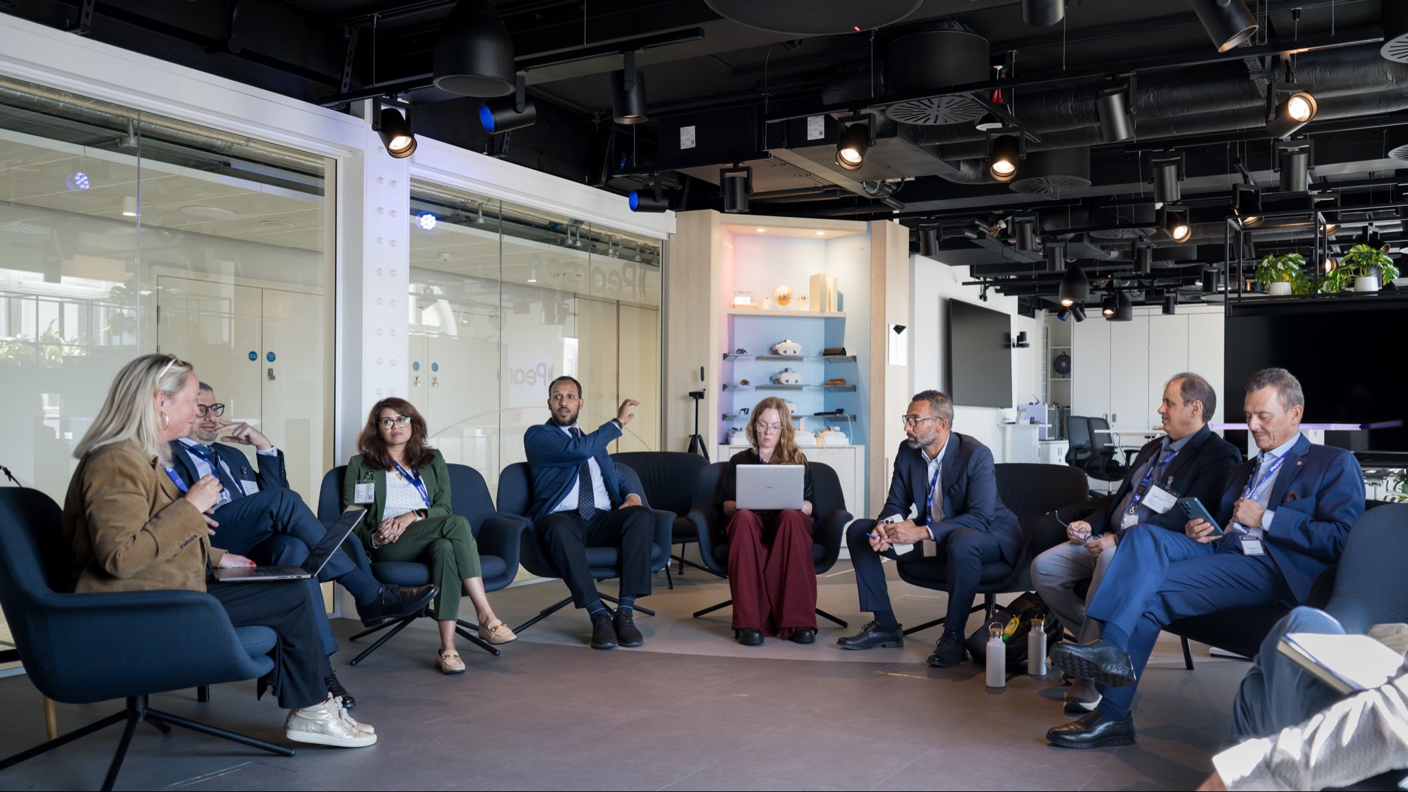 Arab Open University President and Vice President for Planning and Development Explore Cooperation with Pearson in the Use of Artificial Intelligence in Education