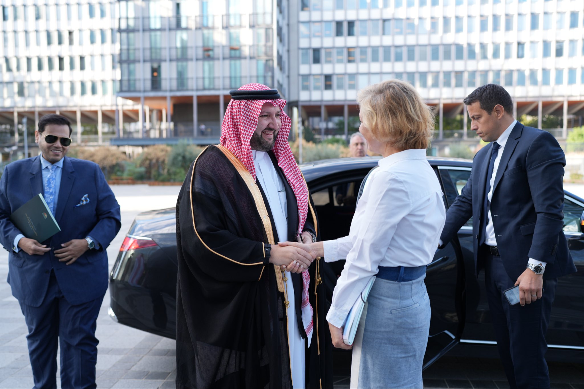 Chairman of the Arab Open University Board of Trustees Visits the Institut du Monde Arabe in Paris to Explore Cooperation Opportunities